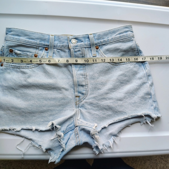 Levi's 501 original denim shorts light blue, button fly, high rise Women,sz 28. - Picture 12 of 17